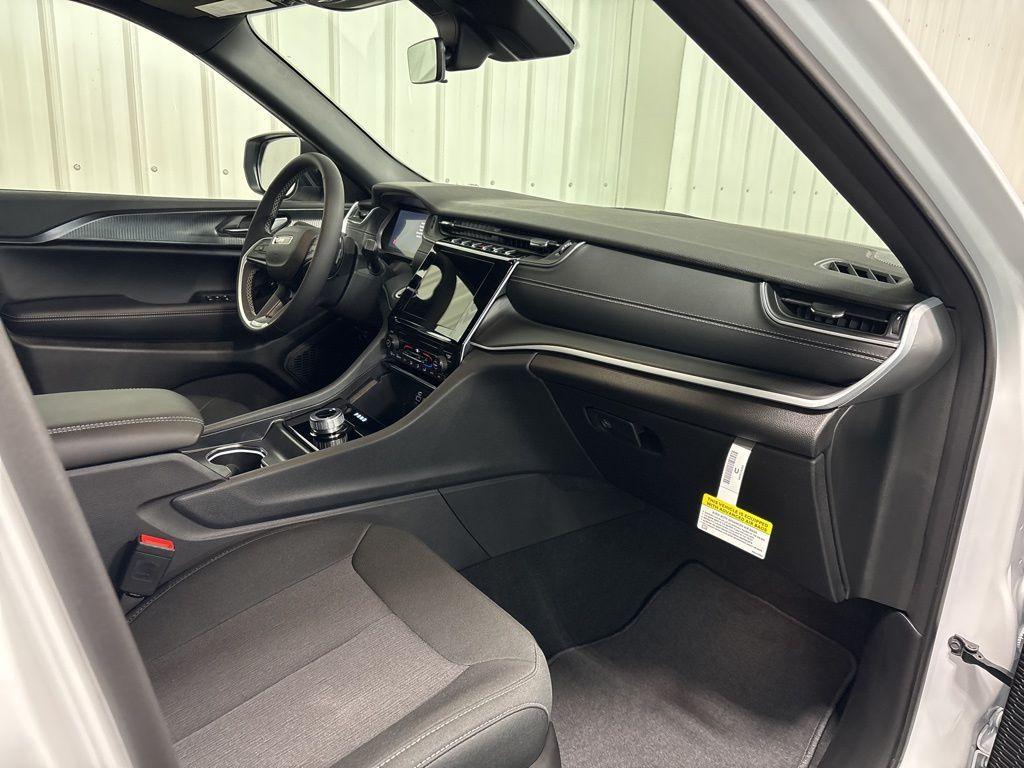 new 2025 Jeep Grand Cherokee L car, priced at $44,525