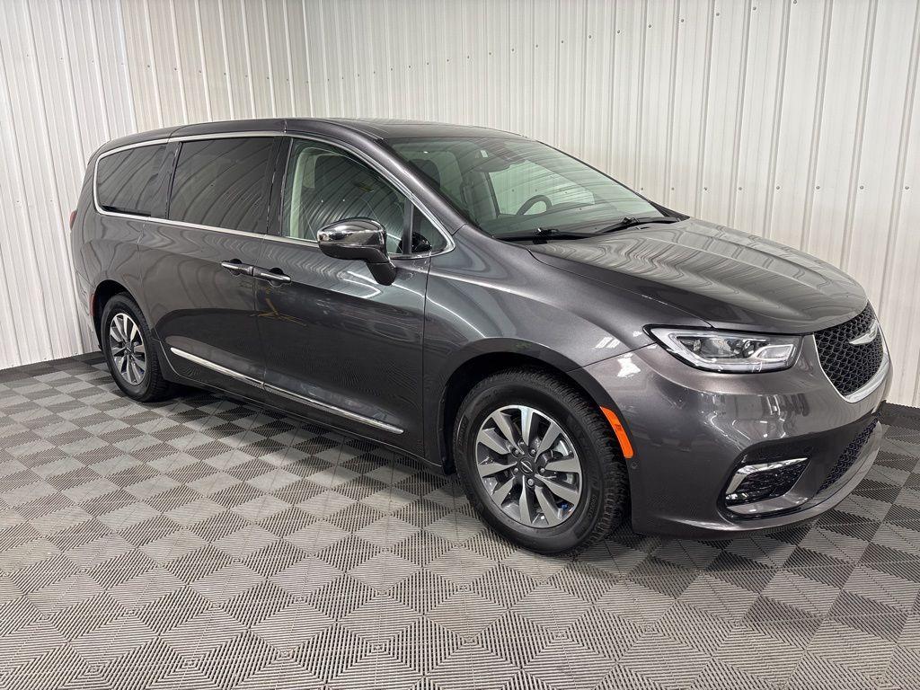 used 2022 Chrysler Pacifica Hybrid car, priced at $34,000