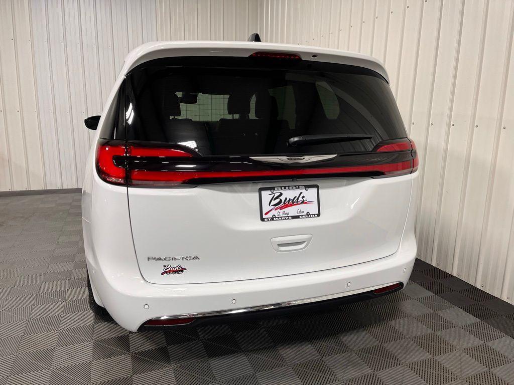 new 2025 Chrysler Pacifica car, priced at $45,425