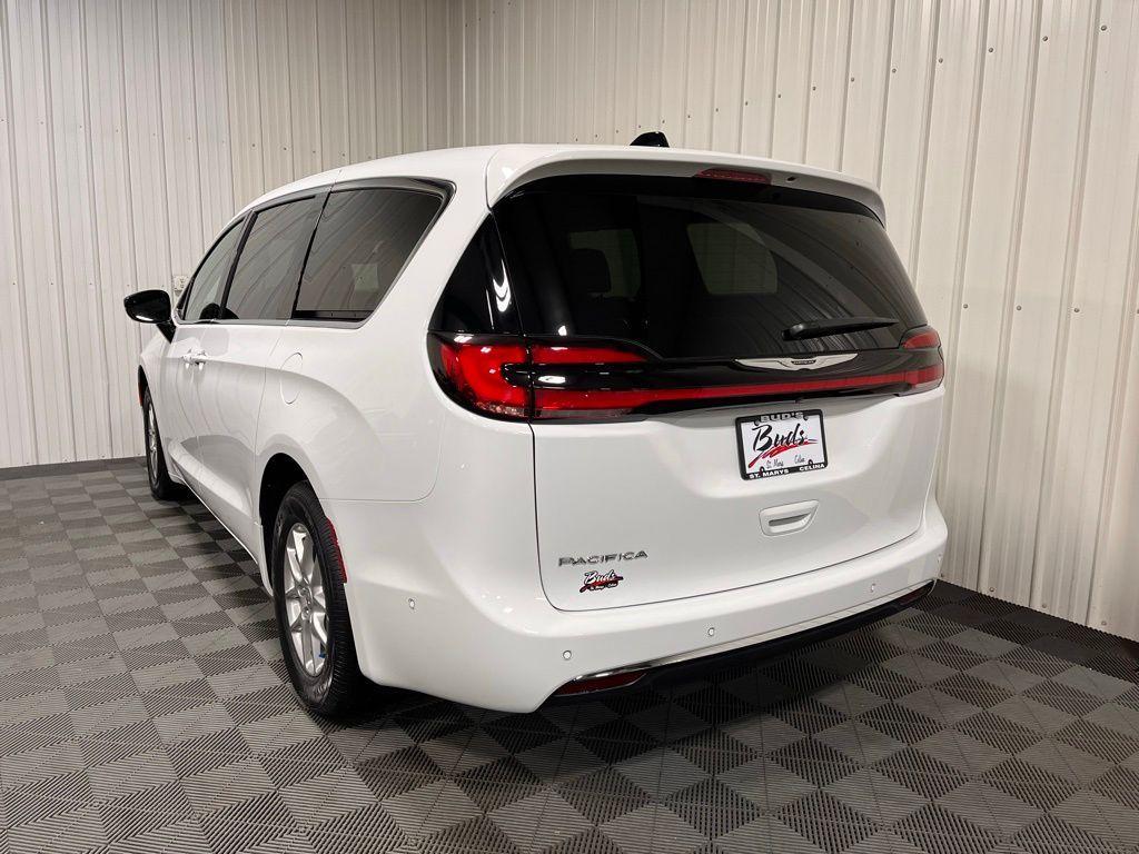 new 2025 Chrysler Pacifica car, priced at $45,425