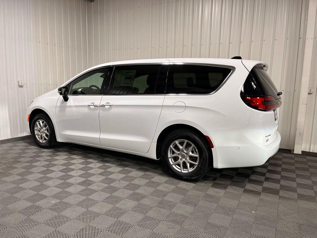 new 2025 Chrysler Pacifica car, priced at $45,425