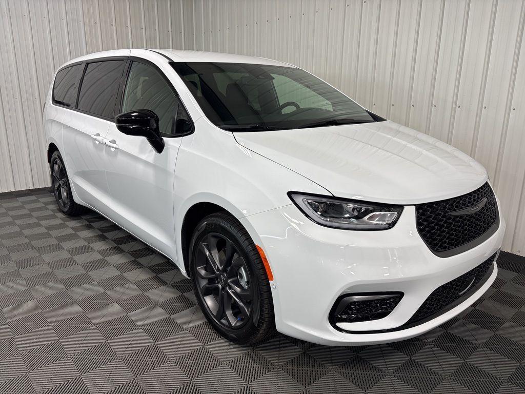 new 2026 Chrysler Pacifica car, priced at $46,385