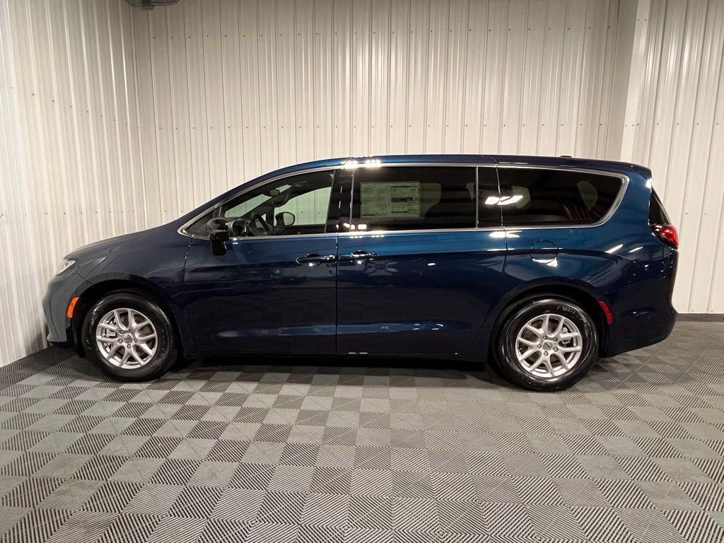 new 2025 Chrysler Pacifica car, priced at $45,920