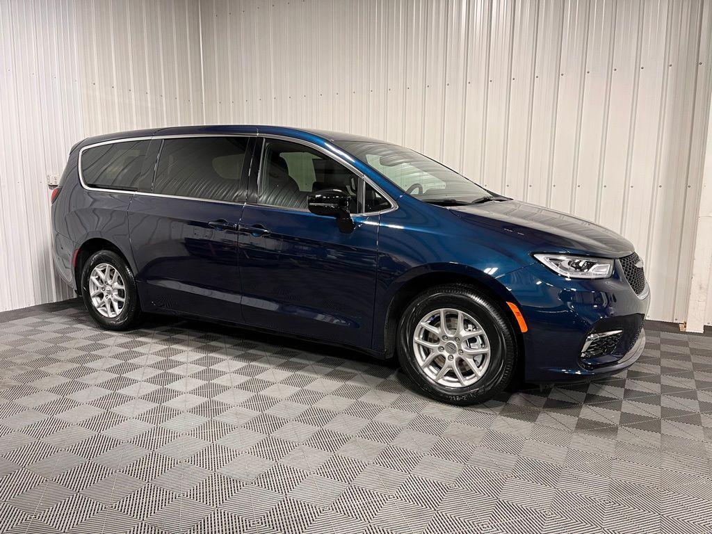 new 2025 Chrysler Pacifica car, priced at $45,920