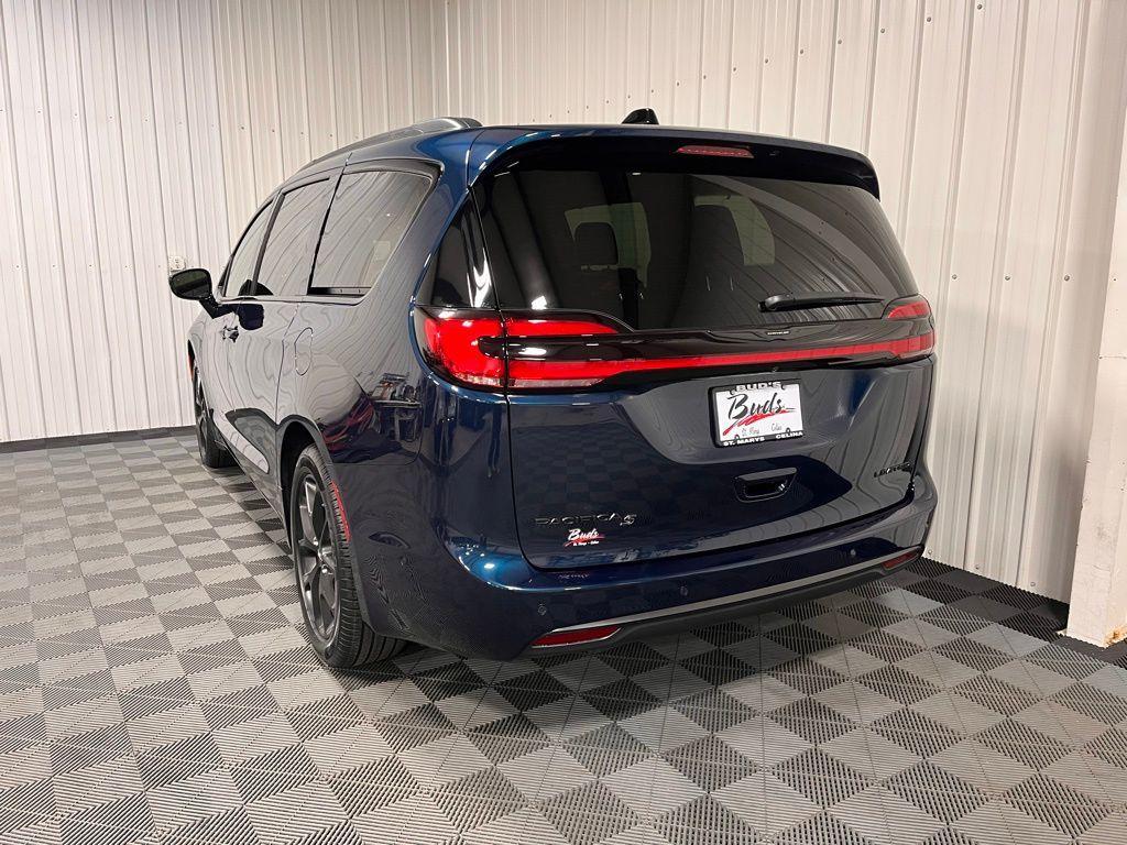 new 2025 Chrysler Pacifica car, priced at $53,040