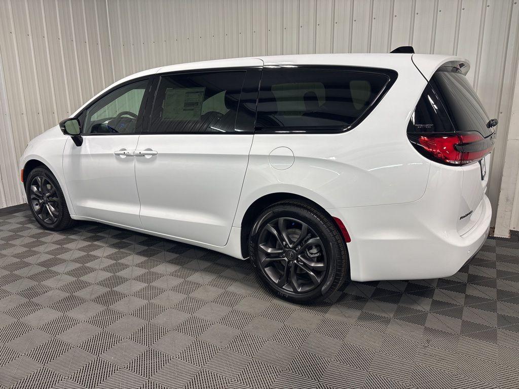 new 2026 Chrysler Pacifica car, priced at $46,385