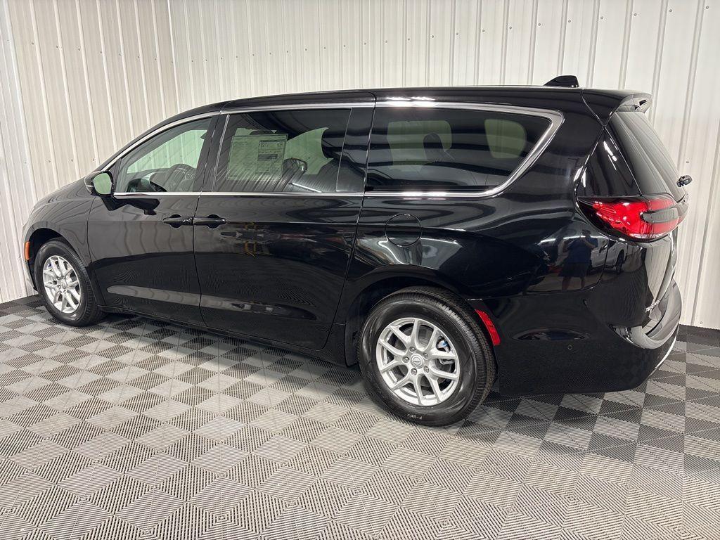 new 2025 Chrysler Pacifica car, priced at $42,691