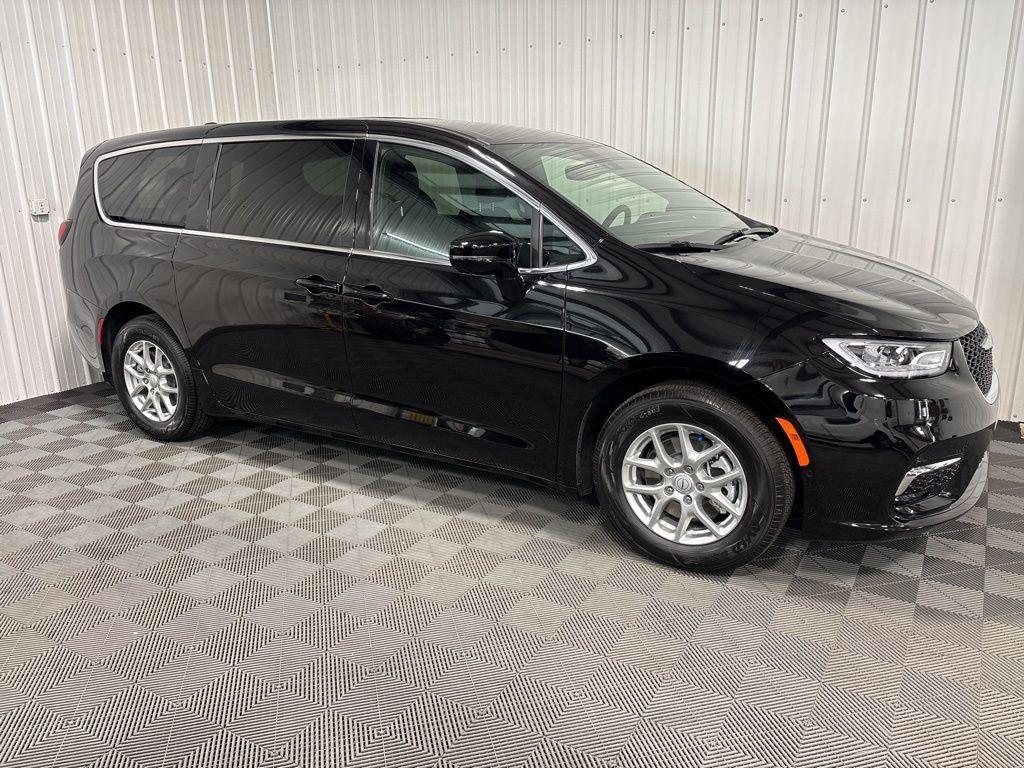 new 2025 Chrysler Pacifica car, priced at $42,691