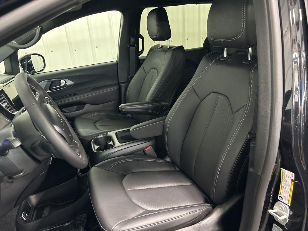 new 2025 Chrysler Pacifica car, priced at $42,691