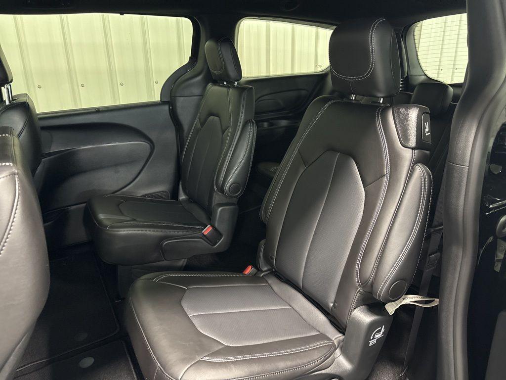 new 2025 Chrysler Pacifica car, priced at $42,691