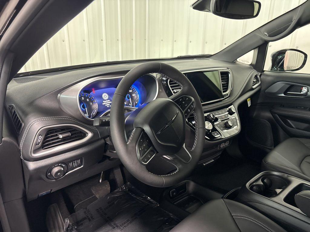 new 2025 Chrysler Pacifica car, priced at $42,691
