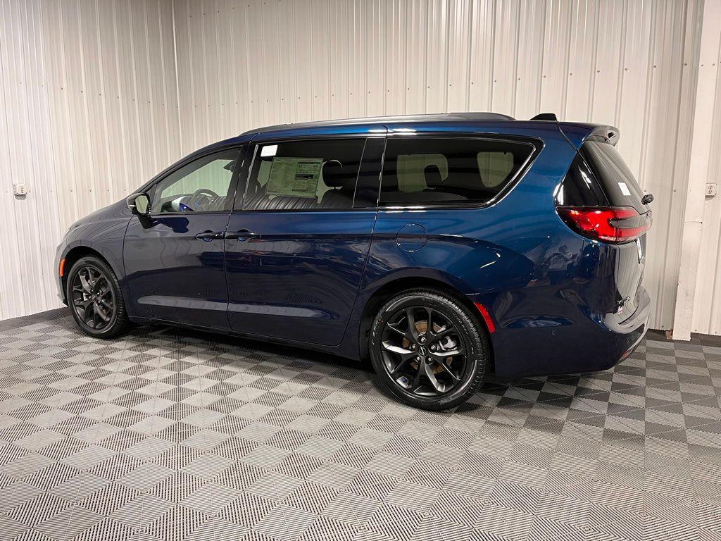 new 2025 Chrysler Pacifica car, priced at $56,365