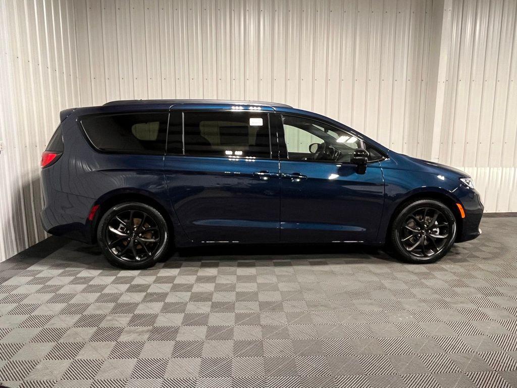 new 2025 Chrysler Pacifica car, priced at $56,365