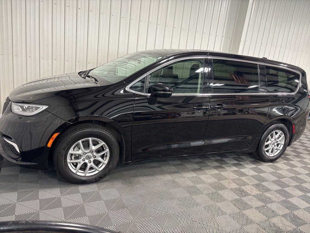 used 2024 Chrysler Pacifica car, priced at $35,000