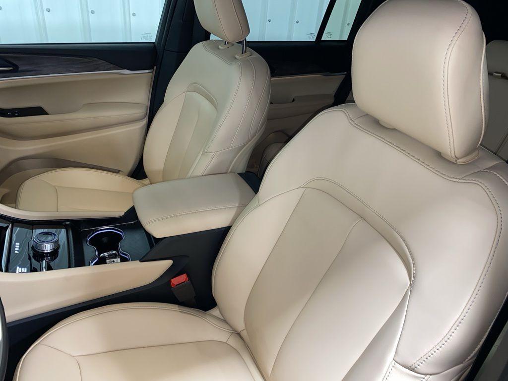 new 2025 Jeep Grand Cherokee car, priced at $47,202