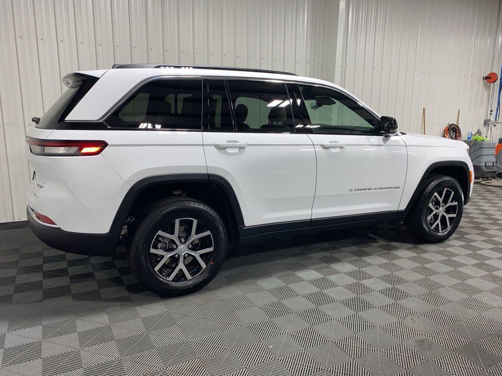 new 2025 Jeep Grand Cherokee car, priced at $47,202