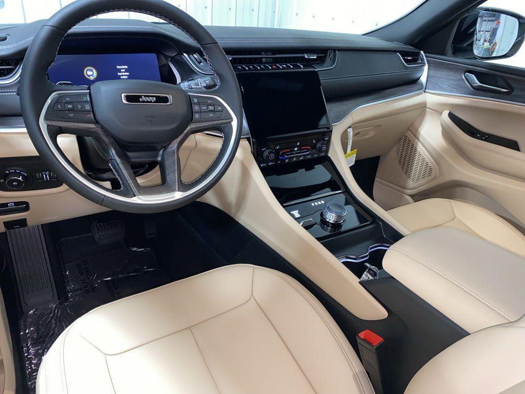 new 2025 Jeep Grand Cherokee car, priced at $47,202