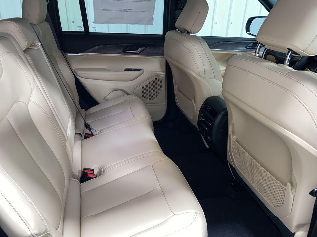 new 2025 Jeep Grand Cherokee car, priced at $47,202