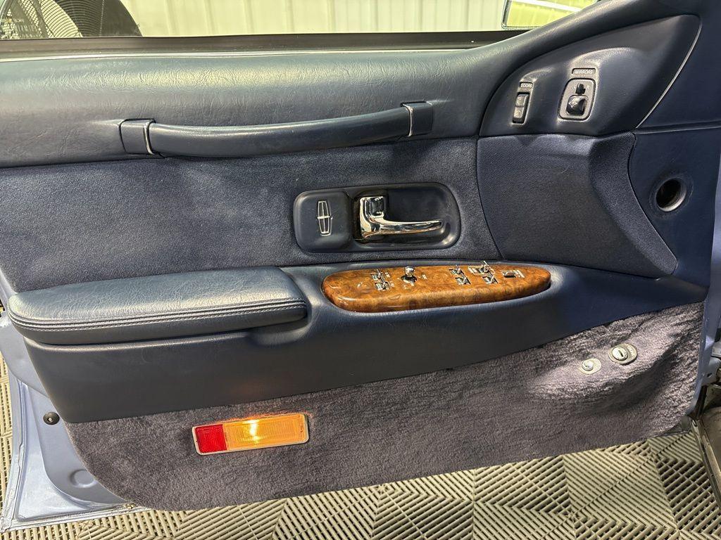 used 1995 Lincoln Town Car car, priced at $6,500