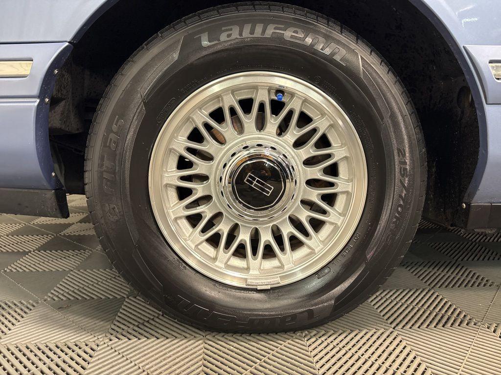 used 1995 Lincoln Town Car car, priced at $6,500