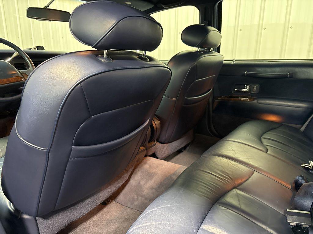 used 1995 Lincoln Town Car car, priced at $6,500