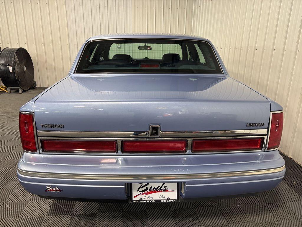 used 1995 Lincoln Town Car car, priced at $6,500