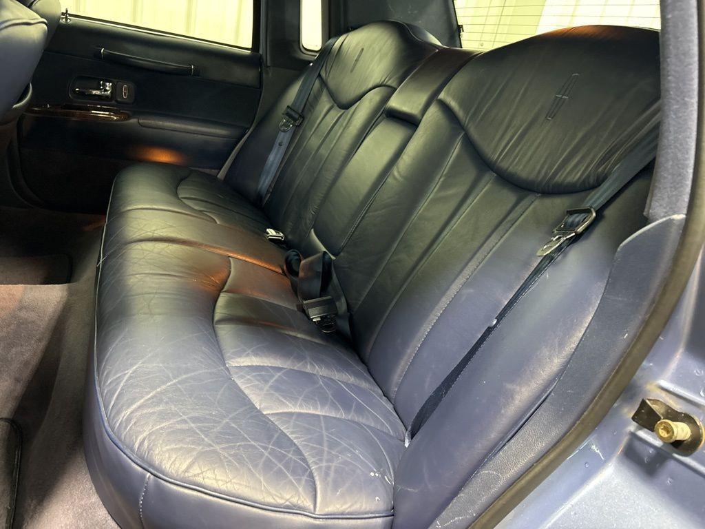 used 1995 Lincoln Town Car car, priced at $6,500
