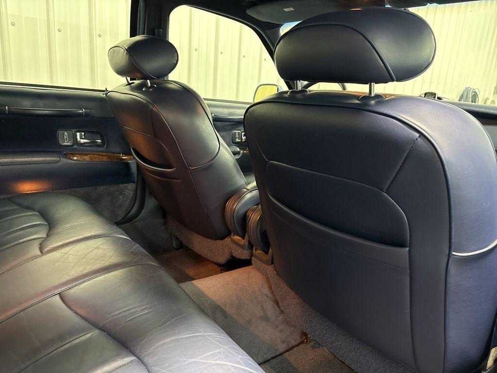 used 1995 Lincoln Town Car car, priced at $6,500