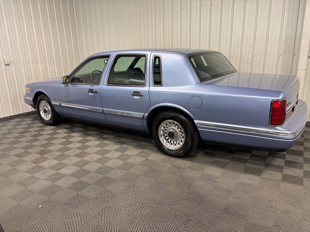 used 1995 Lincoln Town Car car, priced at $6,500