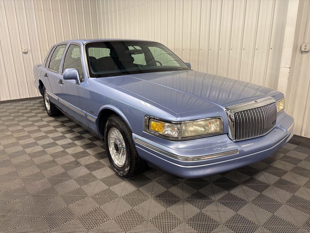 used 1995 Lincoln Town Car car, priced at $6,500