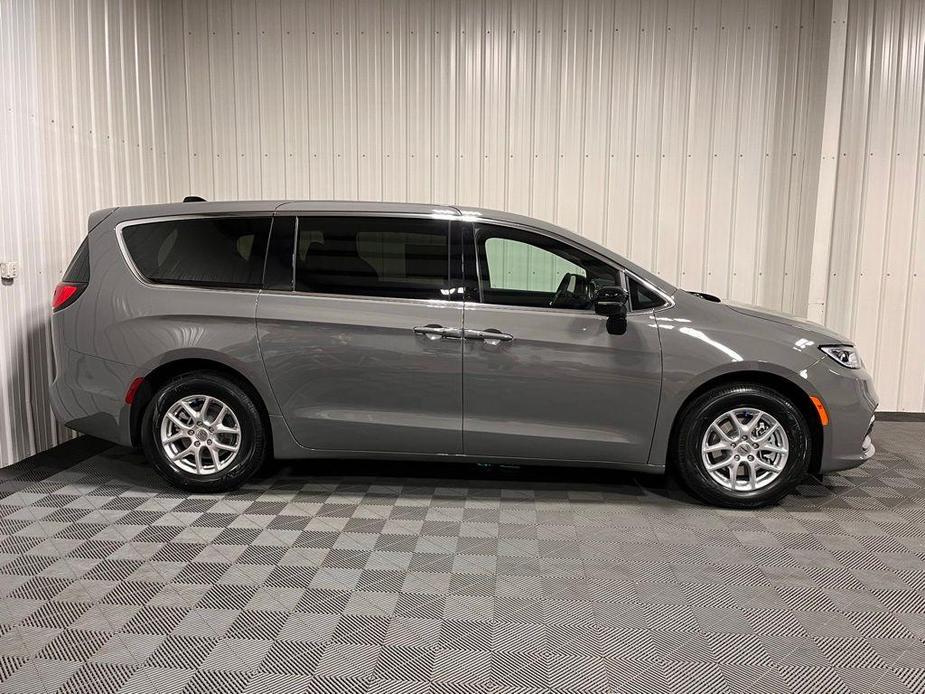 new 2025 Chrysler Pacifica car, priced at $44,640