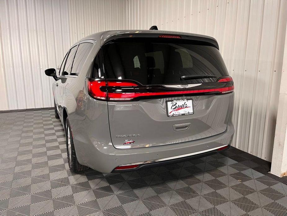 new 2025 Chrysler Pacifica car, priced at $44,640