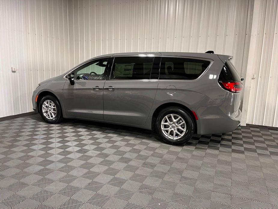 new 2025 Chrysler Pacifica car, priced at $44,640