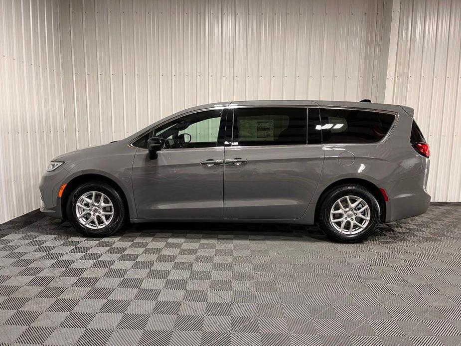 new 2025 Chrysler Pacifica car, priced at $44,640