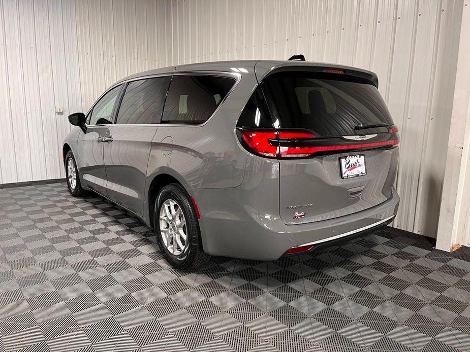 new 2025 Chrysler Pacifica car, priced at $44,640