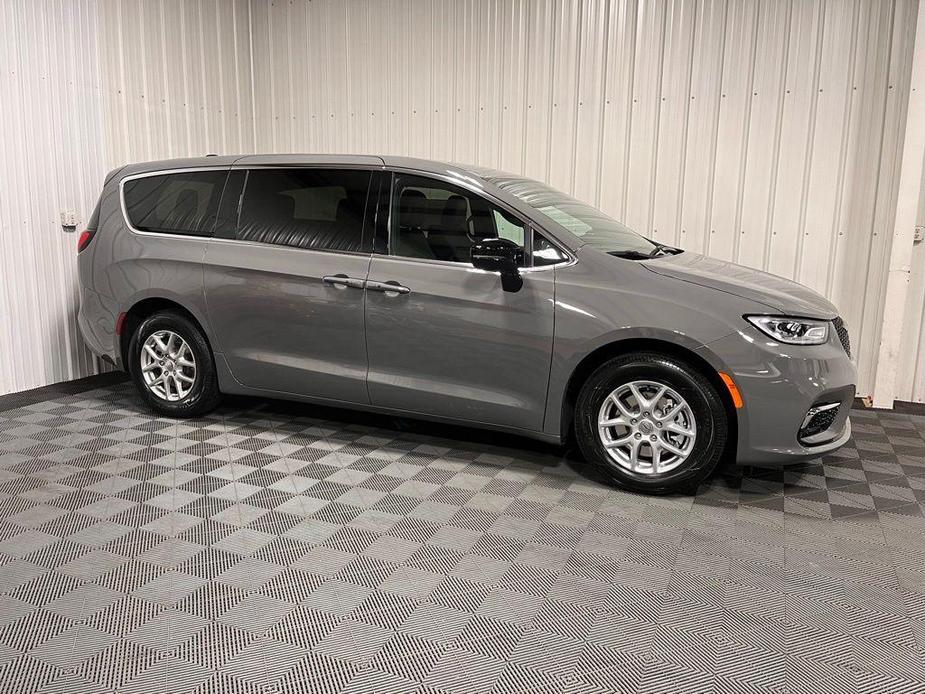 new 2025 Chrysler Pacifica car, priced at $44,640