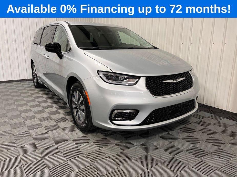 new 2024 Chrysler Pacifica Hybrid car, priced at $51,699