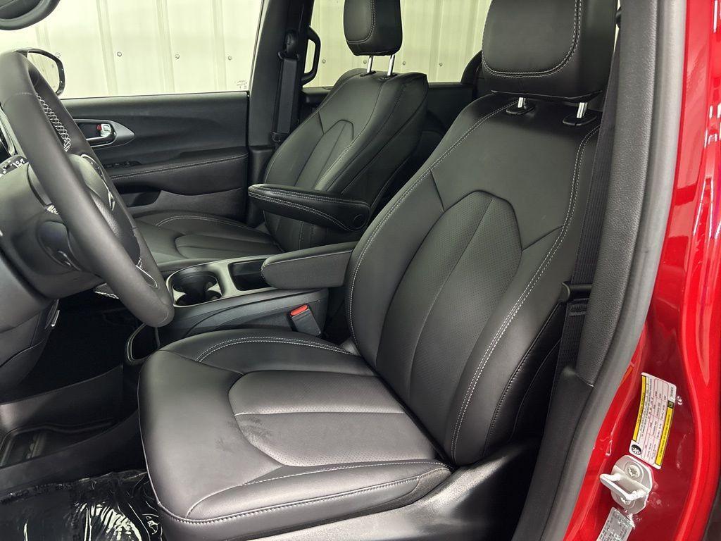new 2026 Chrysler Pacifica car, priced at $46,880