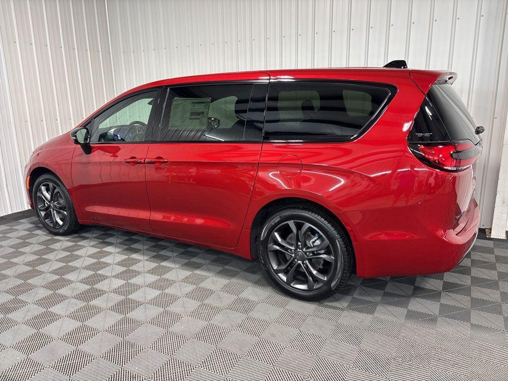 new 2026 Chrysler Pacifica car, priced at $46,880