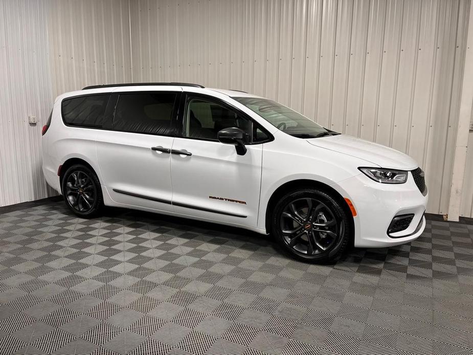 new 2024 Chrysler Pacifica car, priced at $45,550