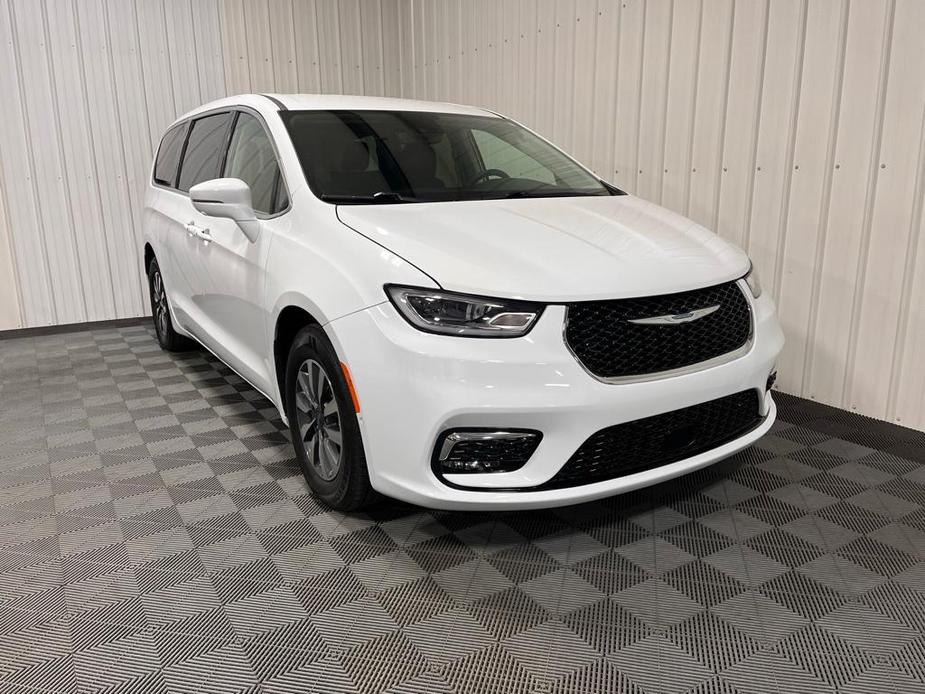 used 2022 Chrysler Pacifica Hybrid car, priced at $32,999