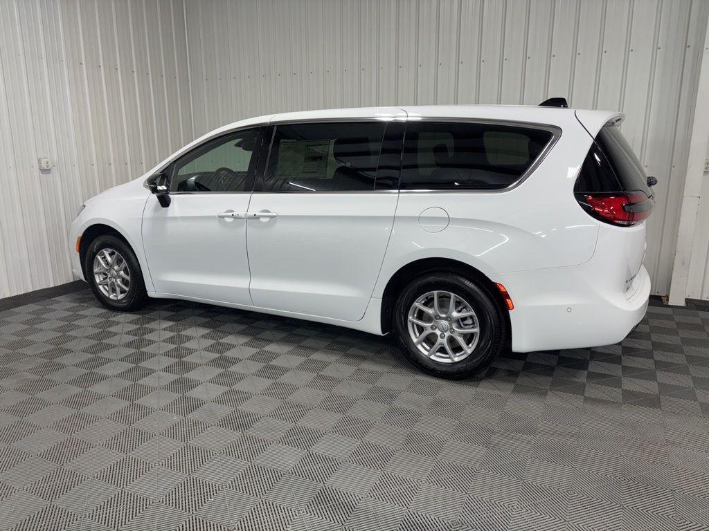 new 2025 Chrysler Pacifica car, priced at $45,725