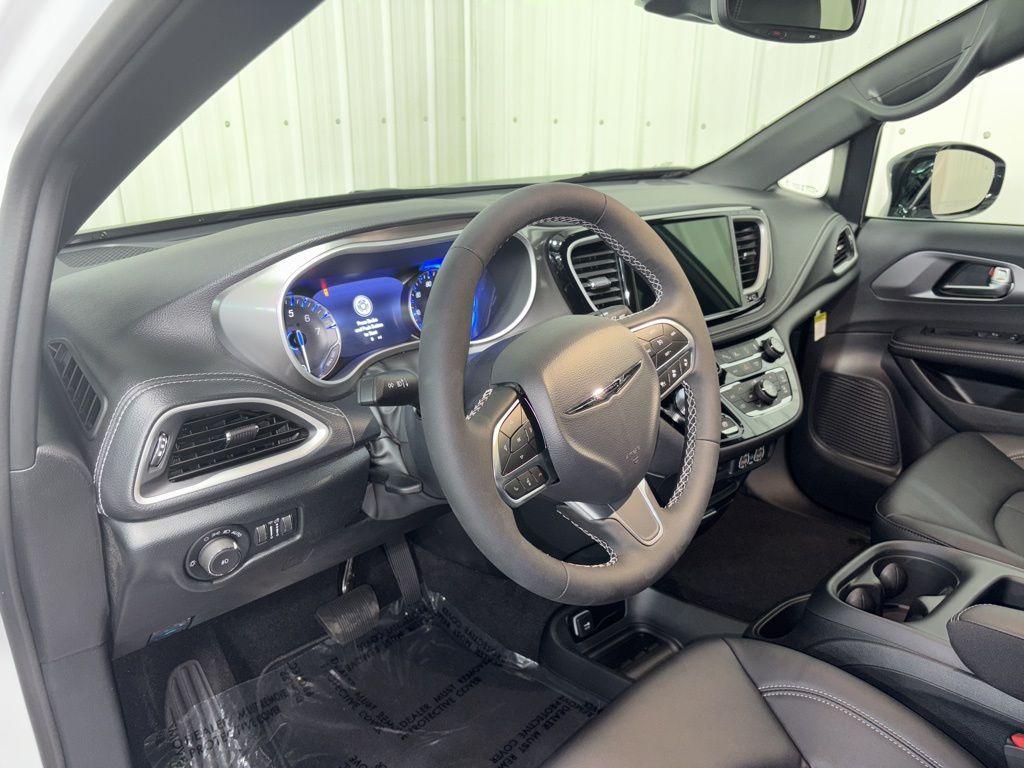new 2025 Chrysler Pacifica car, priced at $45,725