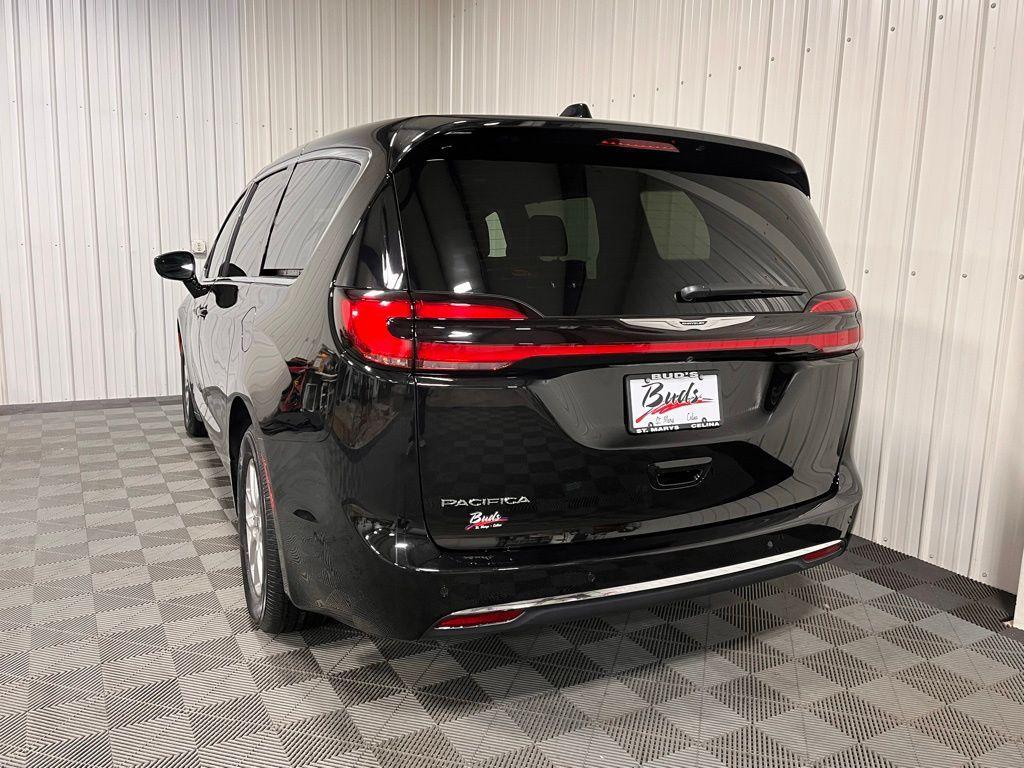 new 2025 Chrysler Pacifica car, priced at $45,425