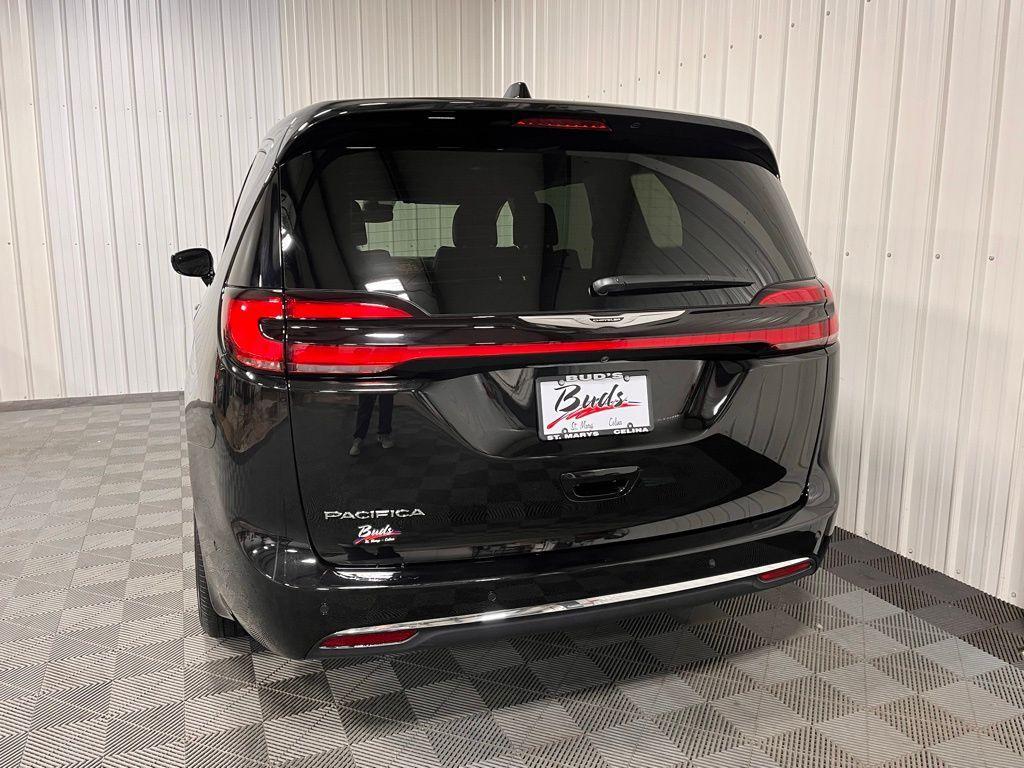 new 2025 Chrysler Pacifica car, priced at $45,425