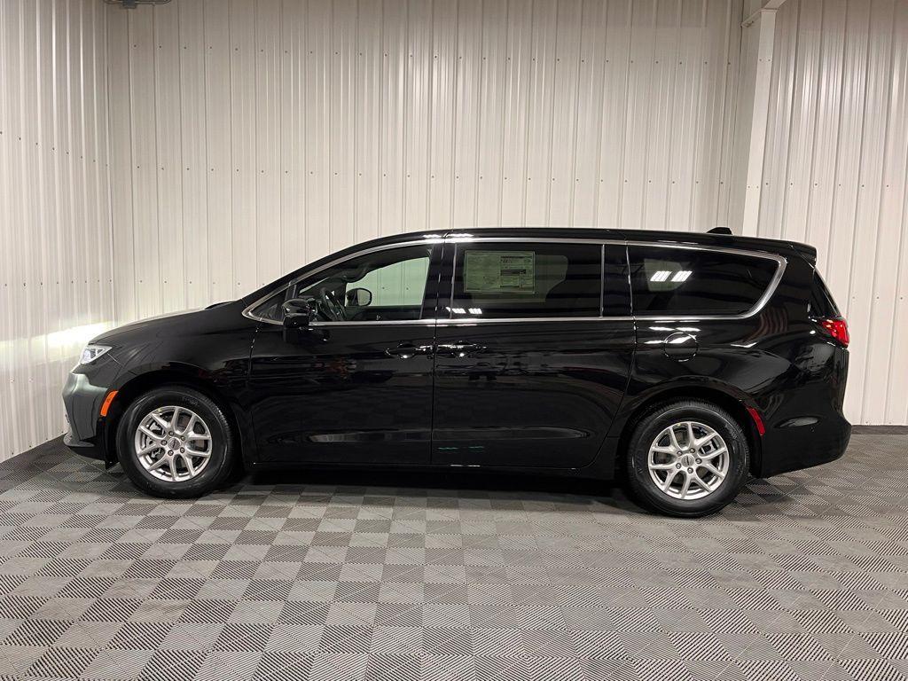 new 2025 Chrysler Pacifica car, priced at $45,425