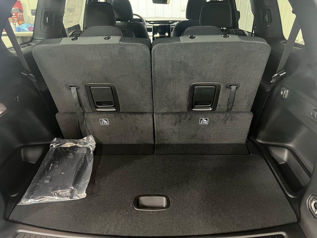 new 2025 Jeep Grand Cherokee L car, priced at $43,925