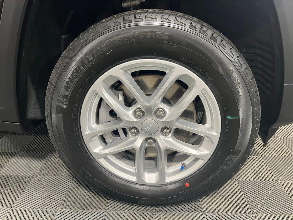 new 2025 Jeep Grand Cherokee L car, priced at $43,925