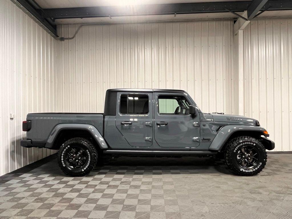 new 2025 Jeep Gladiator car, priced at $49,940