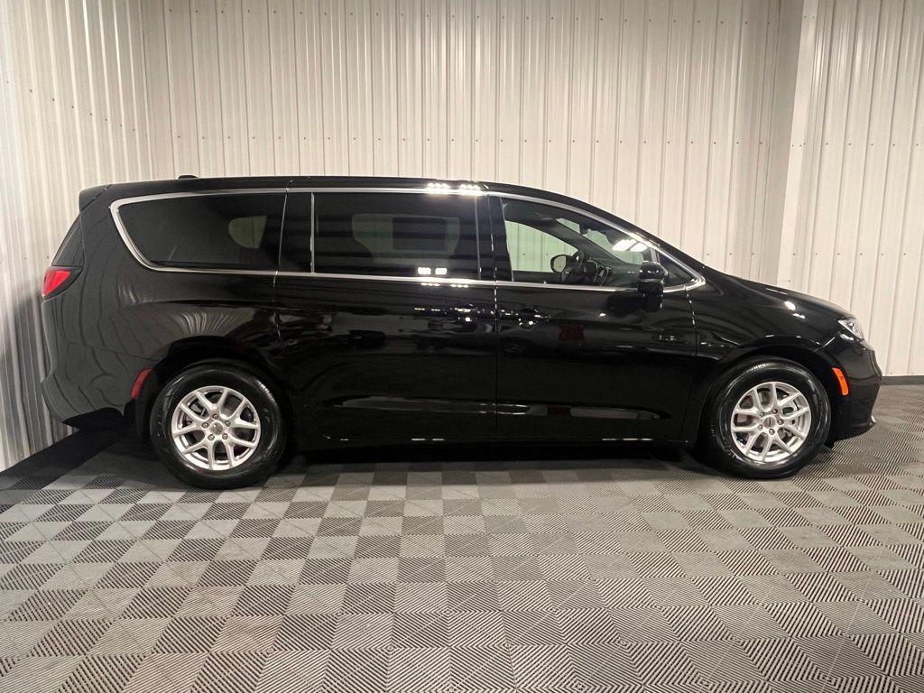 new 2025 Chrysler Pacifica car, priced at $45,425